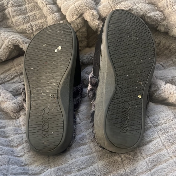 Vionic slippers - Picture 5 of 7